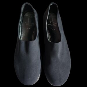 Thierry Rabotin Women's  Black Flats SZ 37 1/2